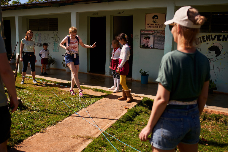 WAAACH5BAEAAAAALAAAAAABAAEAAAICRAEAOw==