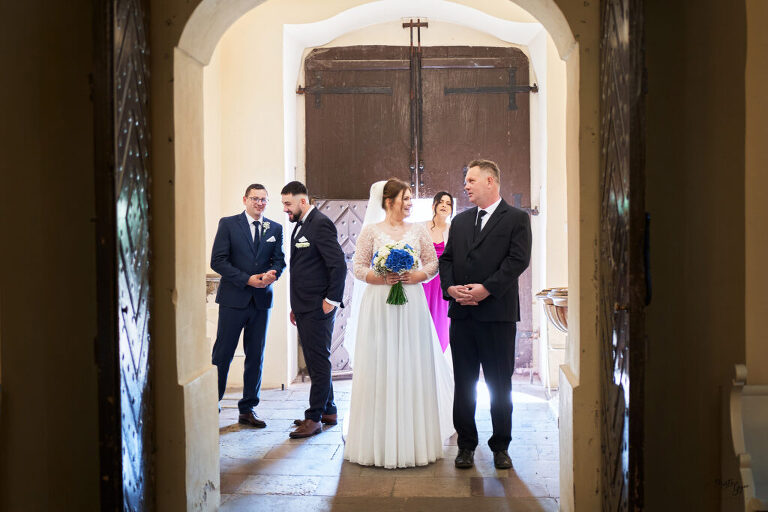 WAAACH5BAEAAAAALAAAAAABAAEAAAICRAEAOw==