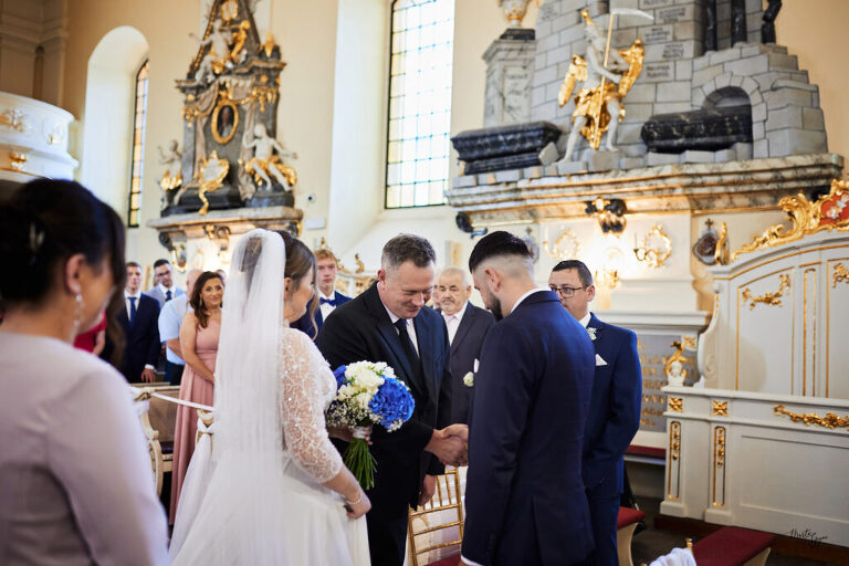 WAAACH5BAEAAAAALAAAAAABAAEAAAICRAEAOw==