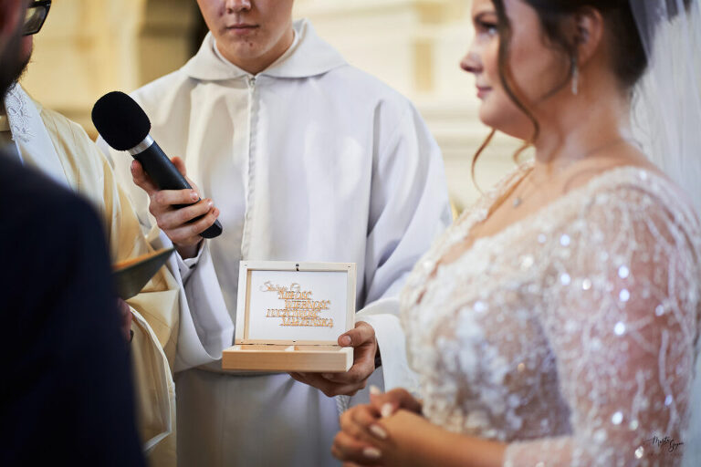 WAAACH5BAEAAAAALAAAAAABAAEAAAICRAEAOw==