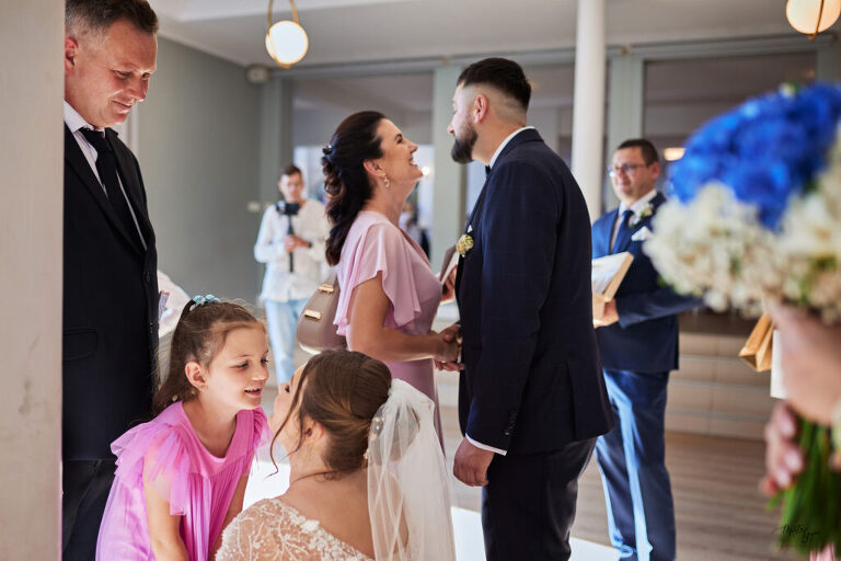 WAAACH5BAEAAAAALAAAAAABAAEAAAICRAEAOw==