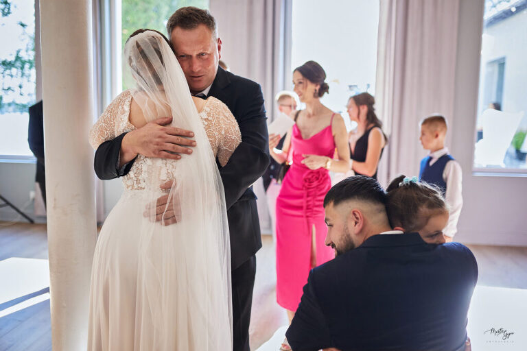 WAAACH5BAEAAAAALAAAAAABAAEAAAICRAEAOw==