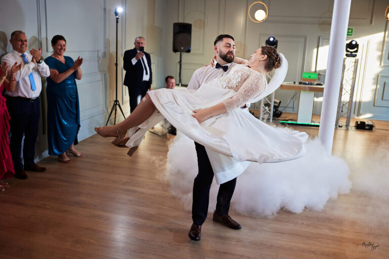 WAAACH5BAEAAAAALAAAAAABAAEAAAICRAEAOw==