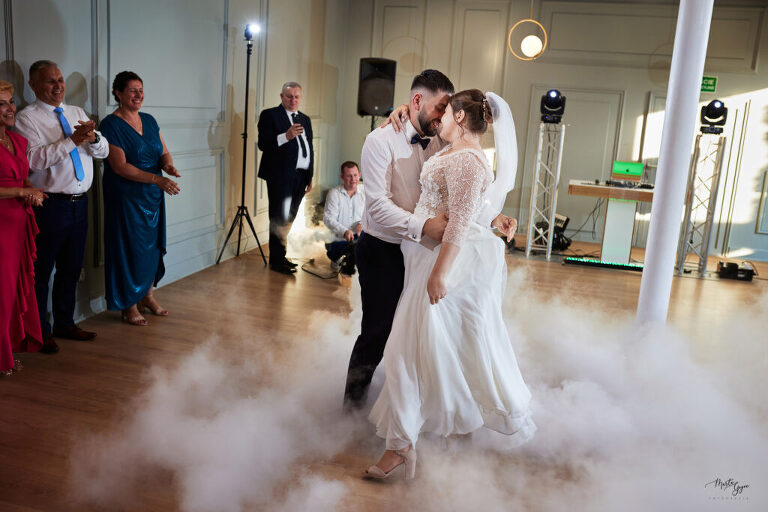 WAAACH5BAEAAAAALAAAAAABAAEAAAICRAEAOw==