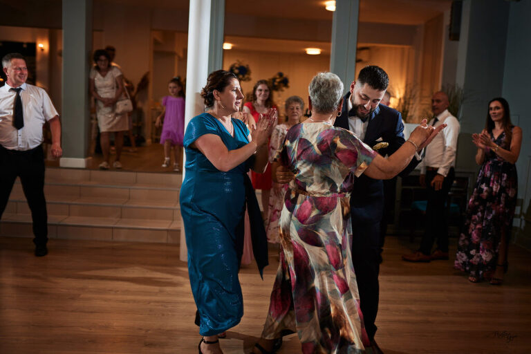 WAAACH5BAEAAAAALAAAAAABAAEAAAICRAEAOw==