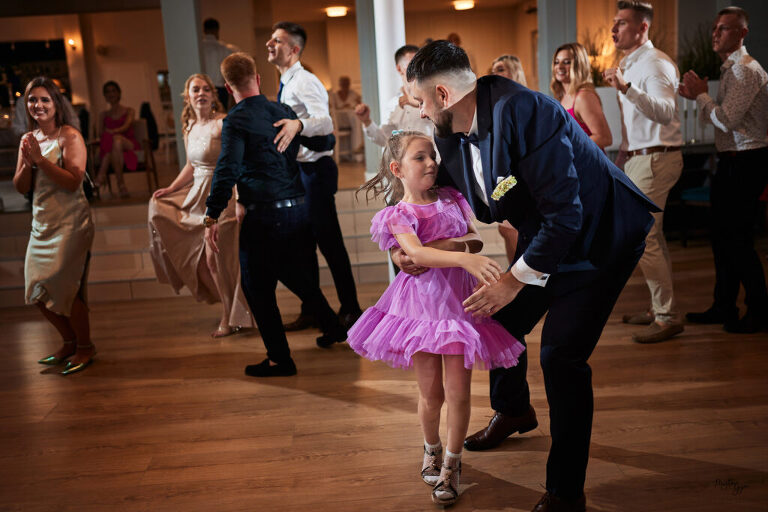 WAAACH5BAEAAAAALAAAAAABAAEAAAICRAEAOw==