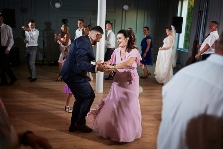 WAAACH5BAEAAAAALAAAAAABAAEAAAICRAEAOw==