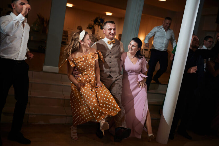 WAAACH5BAEAAAAALAAAAAABAAEAAAICRAEAOw==