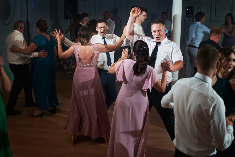 WAAACH5BAEAAAAALAAAAAABAAEAAAICRAEAOw==