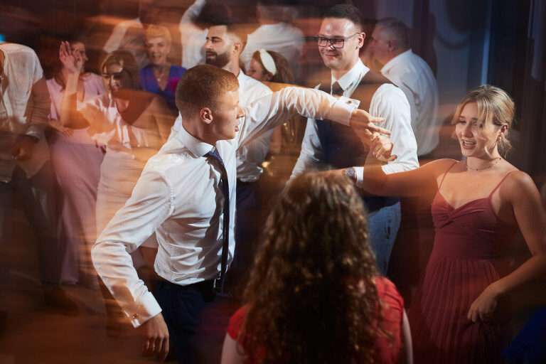 WAAACH5BAEAAAAALAAAAAABAAEAAAICRAEAOw==