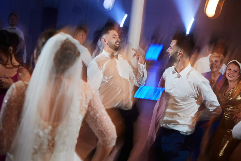 WAAACH5BAEAAAAALAAAAAABAAEAAAICRAEAOw==