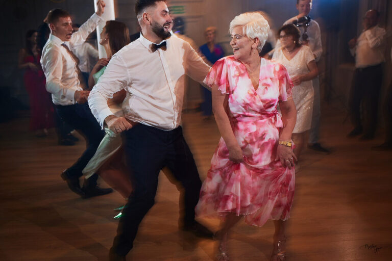 WAAACH5BAEAAAAALAAAAAABAAEAAAICRAEAOw==