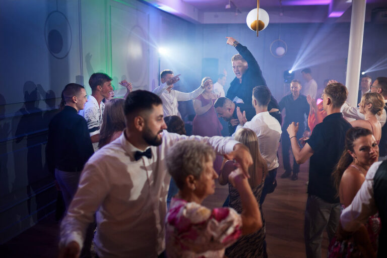 WAAACH5BAEAAAAALAAAAAABAAEAAAICRAEAOw==