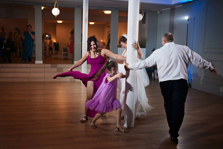 WAAACH5BAEAAAAALAAAAAABAAEAAAICRAEAOw==