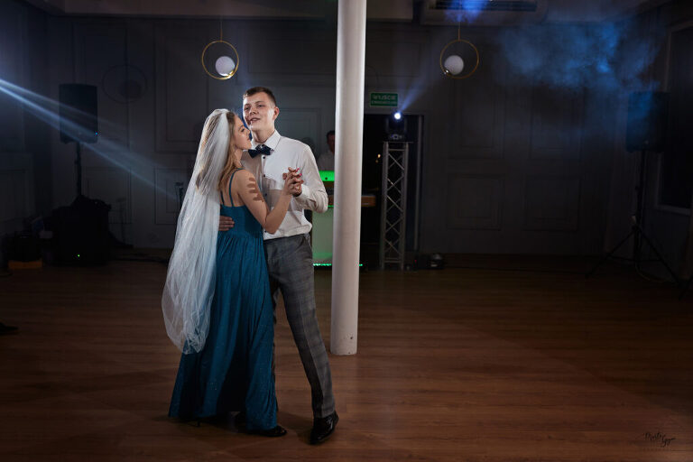 WAAACH5BAEAAAAALAAAAAABAAEAAAICRAEAOw==