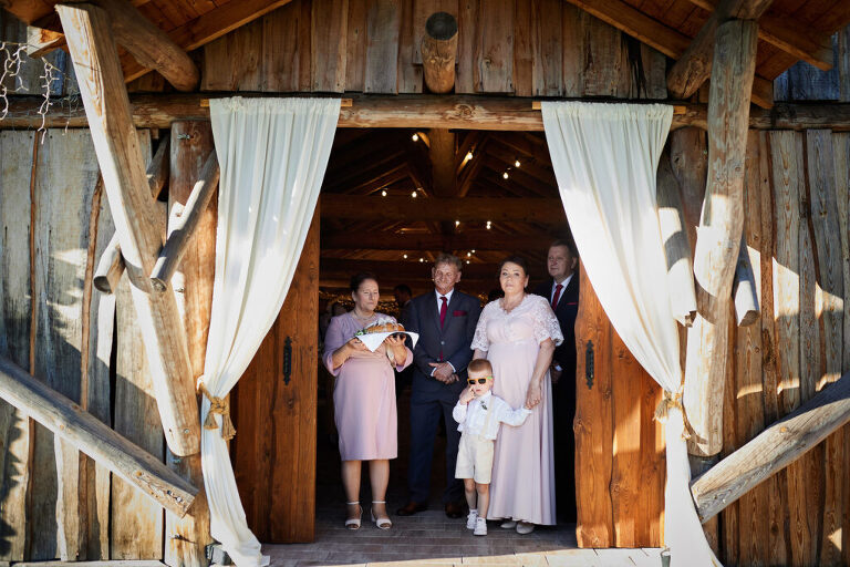 WAAACH5BAEAAAAALAAAAAABAAEAAAICRAEAOw==