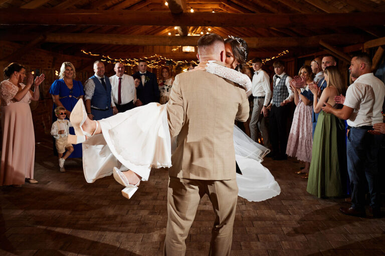 WAAACH5BAEAAAAALAAAAAABAAEAAAICRAEAOw==