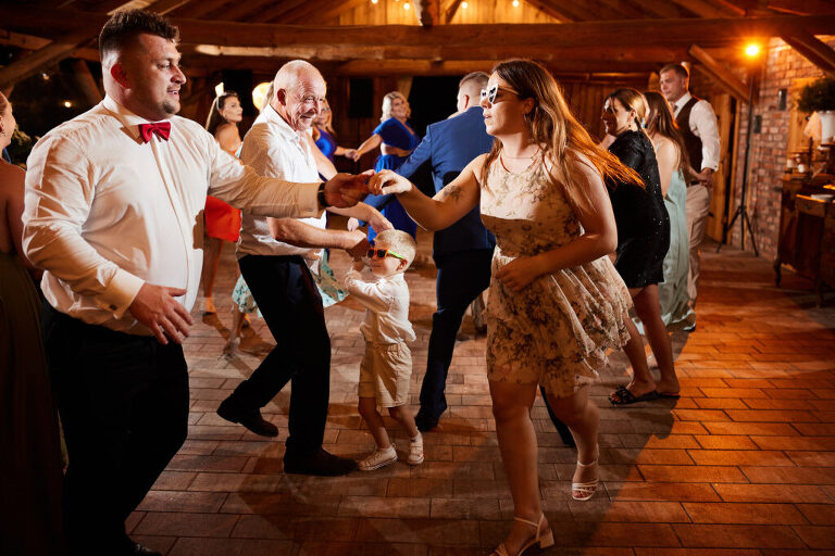 WAAACH5BAEAAAAALAAAAAABAAEAAAICRAEAOw==