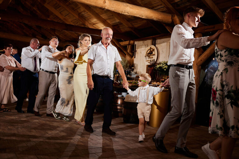 WAAACH5BAEAAAAALAAAAAABAAEAAAICRAEAOw==