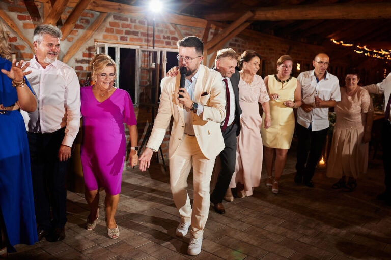 WAAACH5BAEAAAAALAAAAAABAAEAAAICRAEAOw==