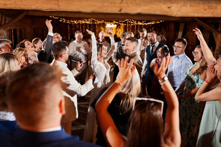 WAAACH5BAEAAAAALAAAAAABAAEAAAICRAEAOw==