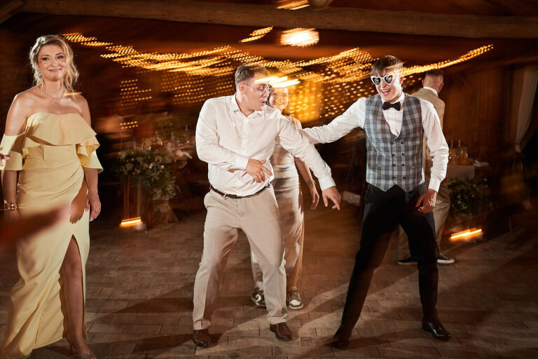 WAAACH5BAEAAAAALAAAAAABAAEAAAICRAEAOw==