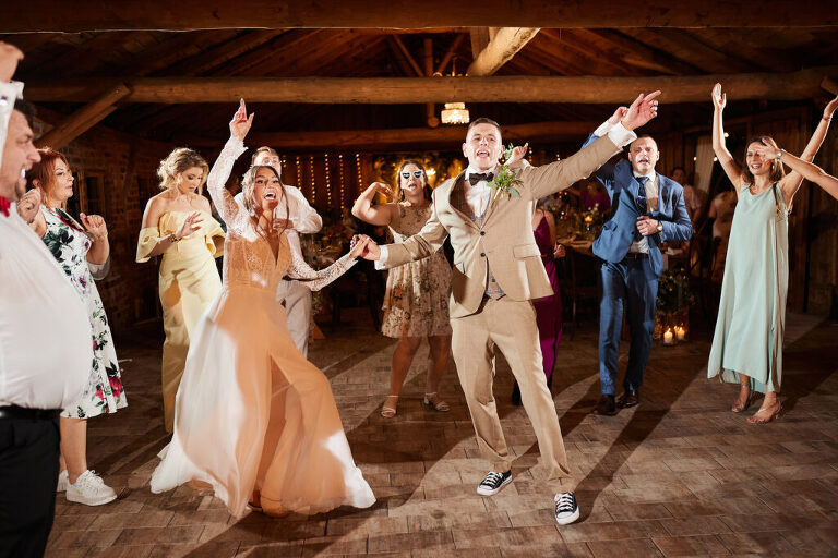 WAAACH5BAEAAAAALAAAAAABAAEAAAICRAEAOw==