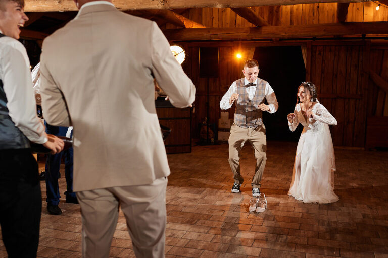 WAAACH5BAEAAAAALAAAAAABAAEAAAICRAEAOw==