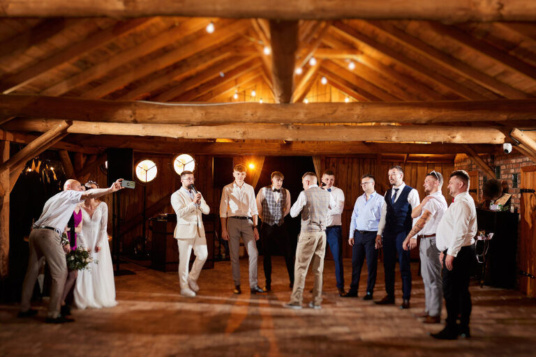 WAAACH5BAEAAAAALAAAAAABAAEAAAICRAEAOw==